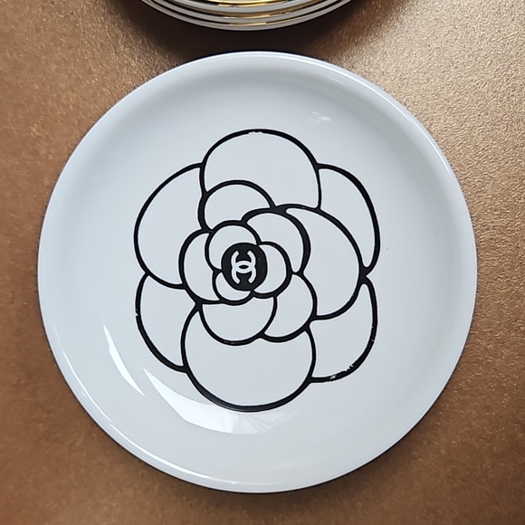 Small Chanel dish (2 styles) - Picture 2 of 5